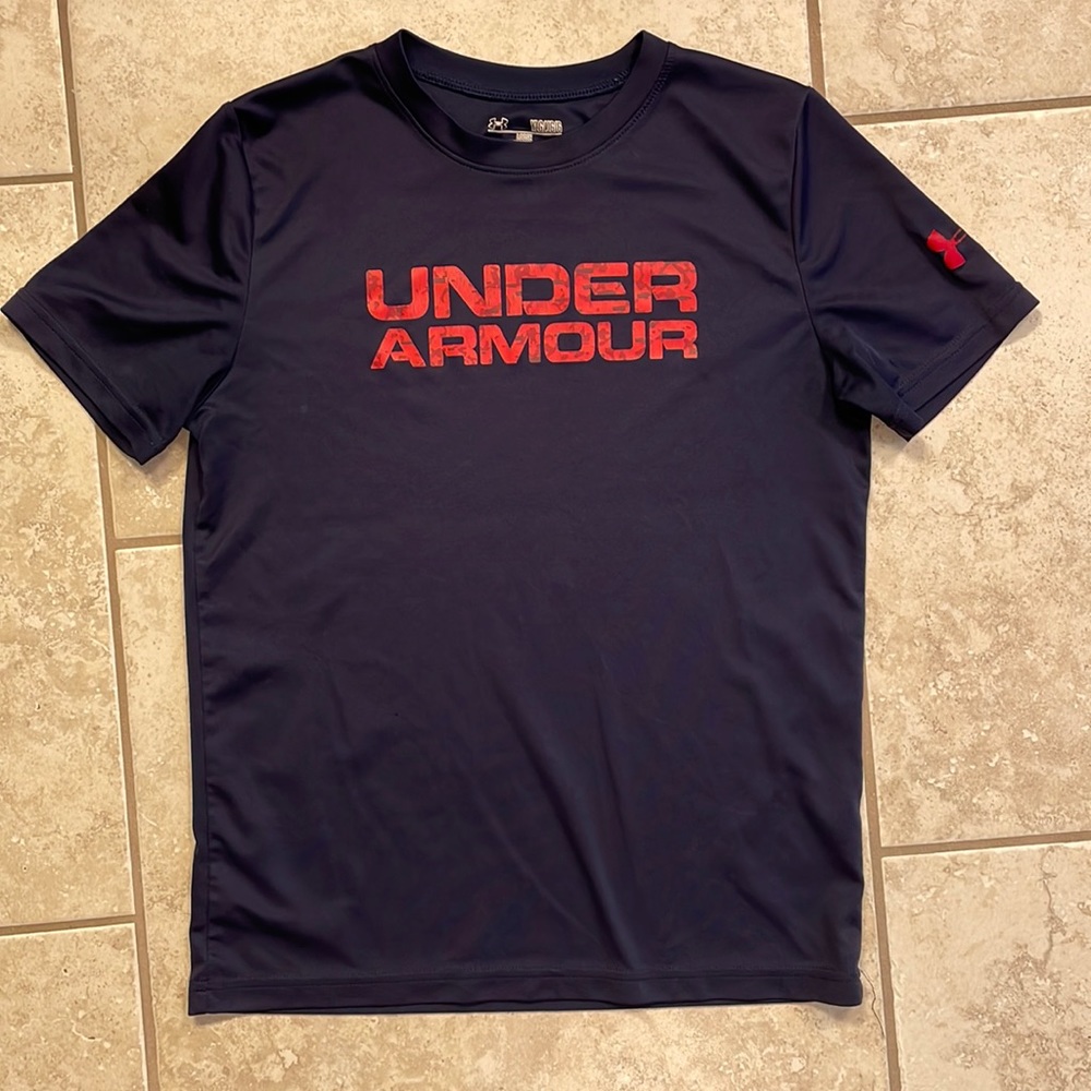 EUC boys size L Under Armour -shirt